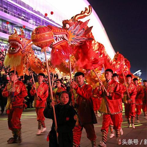 领略中国传统艺术之美，秧歌图片中的多彩民俗