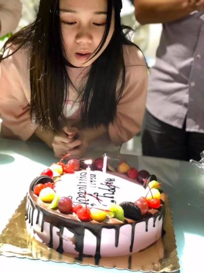 朋友勤奋庆生日，励志编织生活多彩篇章