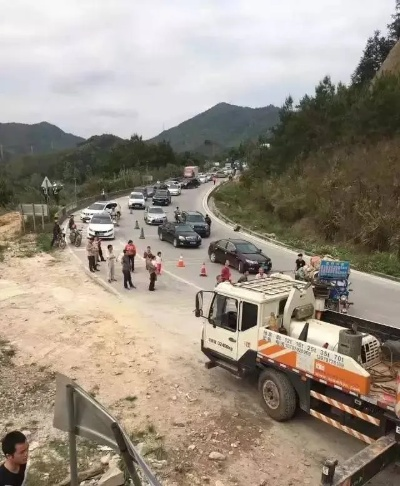 河源桂山车祸致多人死亡，死者身份曝光