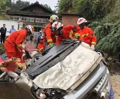 贵州黔南新闻热点，撞车事件引发社会关注