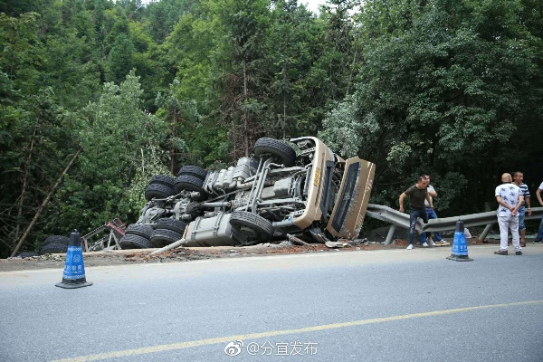 坪石路段今日事故最新进展通知