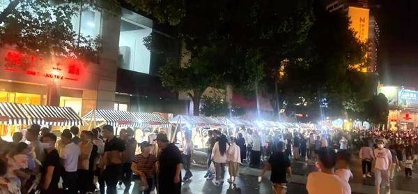 徐州路夜市重现繁华，文化与美食交融的最新动态今日发布