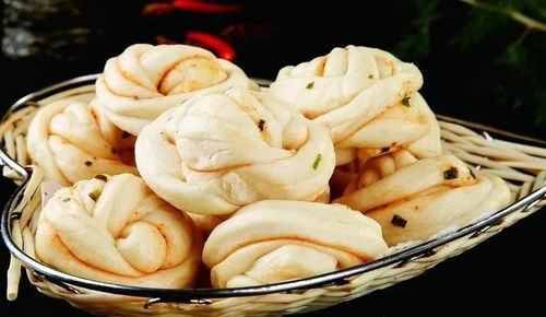 花卷魅力大揭秘，美食博客带你领略百变风味与做法探索