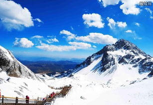 雪山旅游攻略揭秘，绝美必去之地，让你一睹雪山风采！