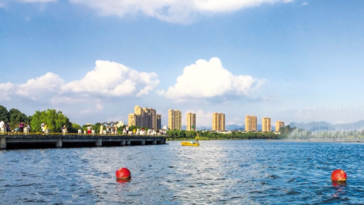 临海灵湖新闻聚焦，城市发展与生态保护和谐共融新篇章